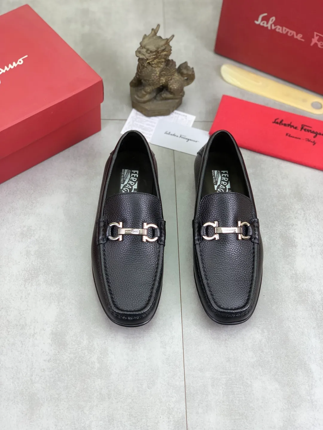 Men's Men's Shoes 💰P540💰[New Style] Water-dyed Niuli 🆘[Salvatore Ferragamo] Ferragamo's latest casual business leather shoes for men! Available at counters simultaneously! The fabric is made of specially imported original calfskin, the lining is made of imported water-dyed cowhide, and the original combination outsole is absolutely luxurious and leads the fashion trend. Matching code: 39-44 (38 45 customized) black optional